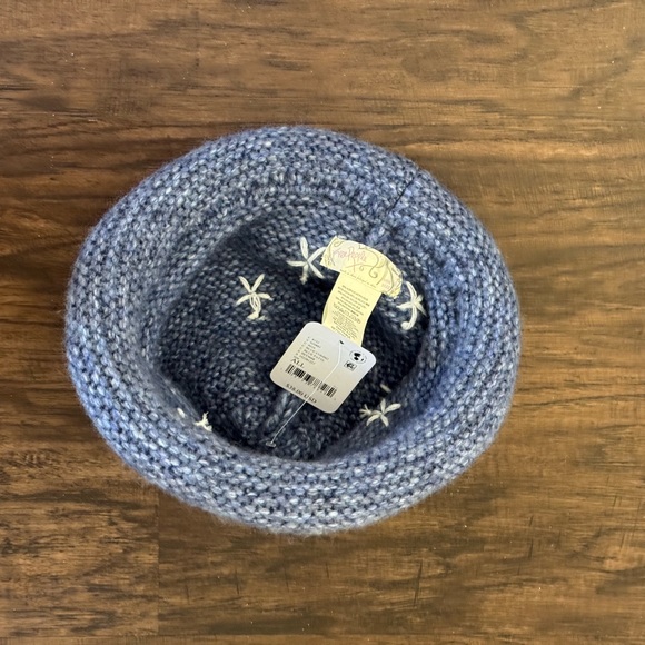 Free People Daisy Blue Knitted bucket Hat - Picture 12 of 14